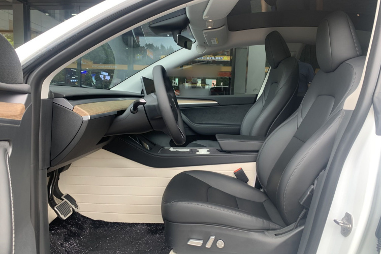 Tesla Model Y 2023 #11 Tesla Model Y 2023 صورة سيارة #11