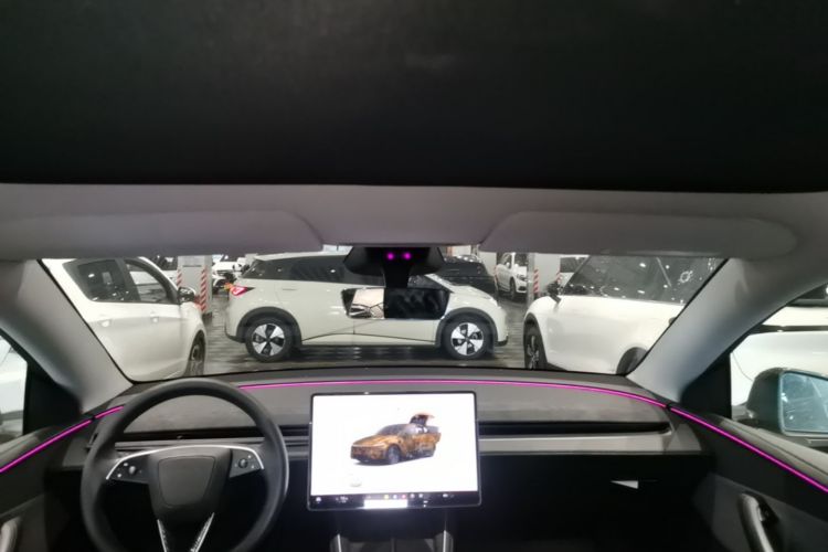 Tesla Model Y 2025 #20 Tesla Model Y 2025 car image #20
