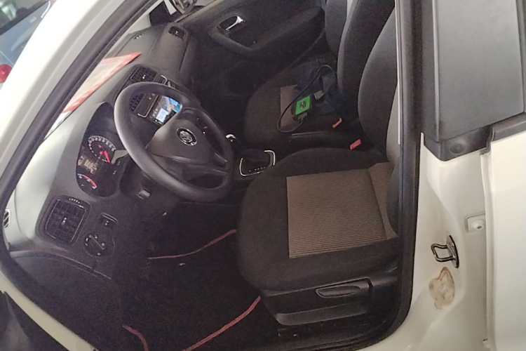 Volkswagen Polo 2016 car image #15