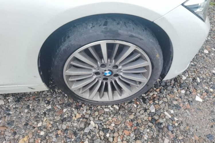BMW 3 Series 2019 #9 BMW 3 Series 2019 car image #9