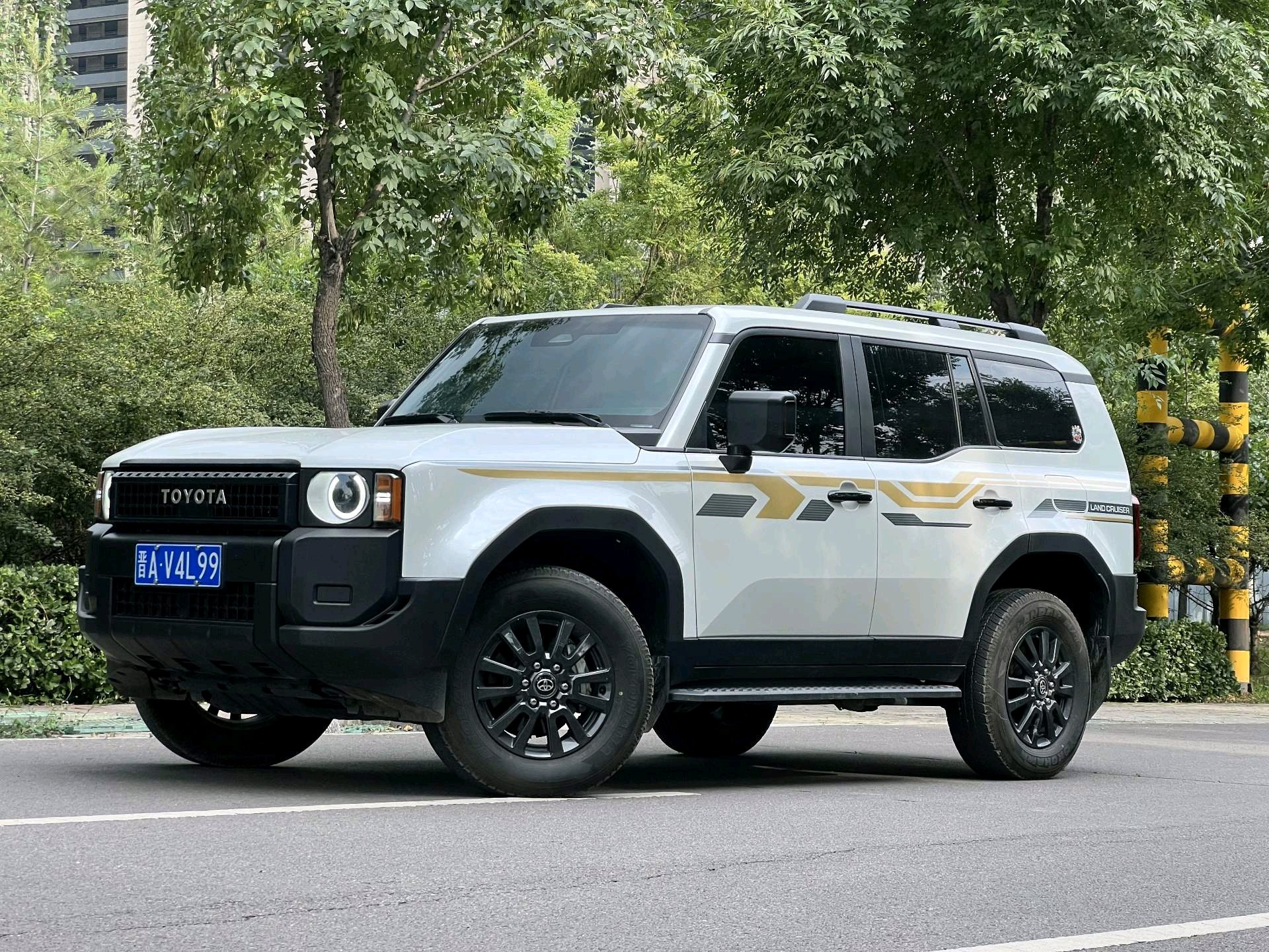 Toyota Land Cruiser Prado 2025 car image 