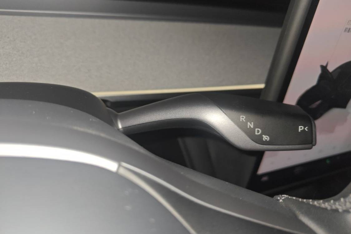 Tesla Model Y 2024 #27 Tesla Model Y 2024 car image #27