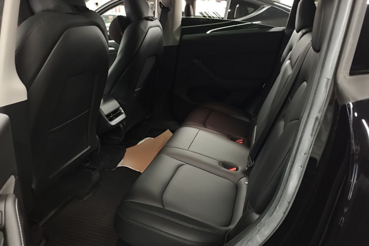 Tesla Model Y 2022 car image #17