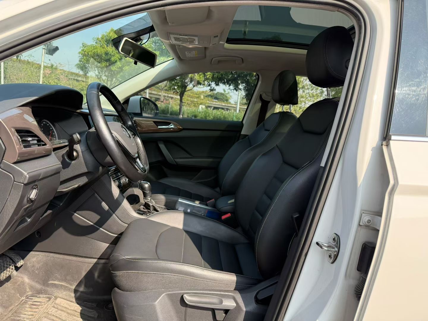 Volkswagen Tharu 2020 car image #8