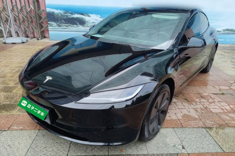 Tesla Model 3 2023 car image #2