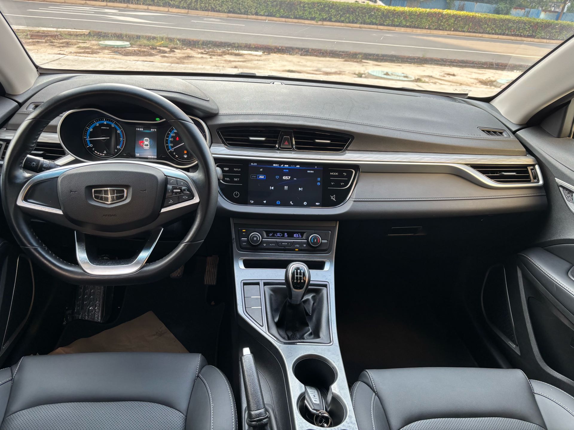 GEELY Emgrand 2019 car image #9