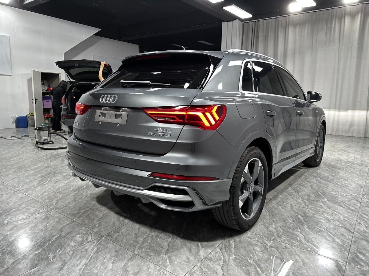 Audi Q3 2023 car image #7