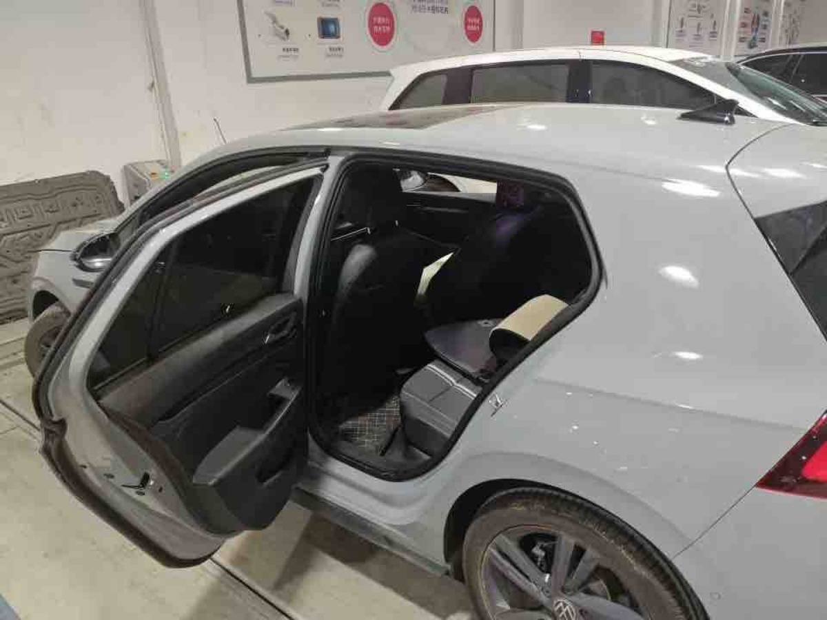 Volkswagen Golf 2023 car image #6