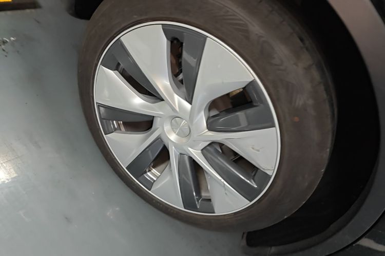 Tesla Model Y 2023 #10 Tesla Model Y 2023 car image #10