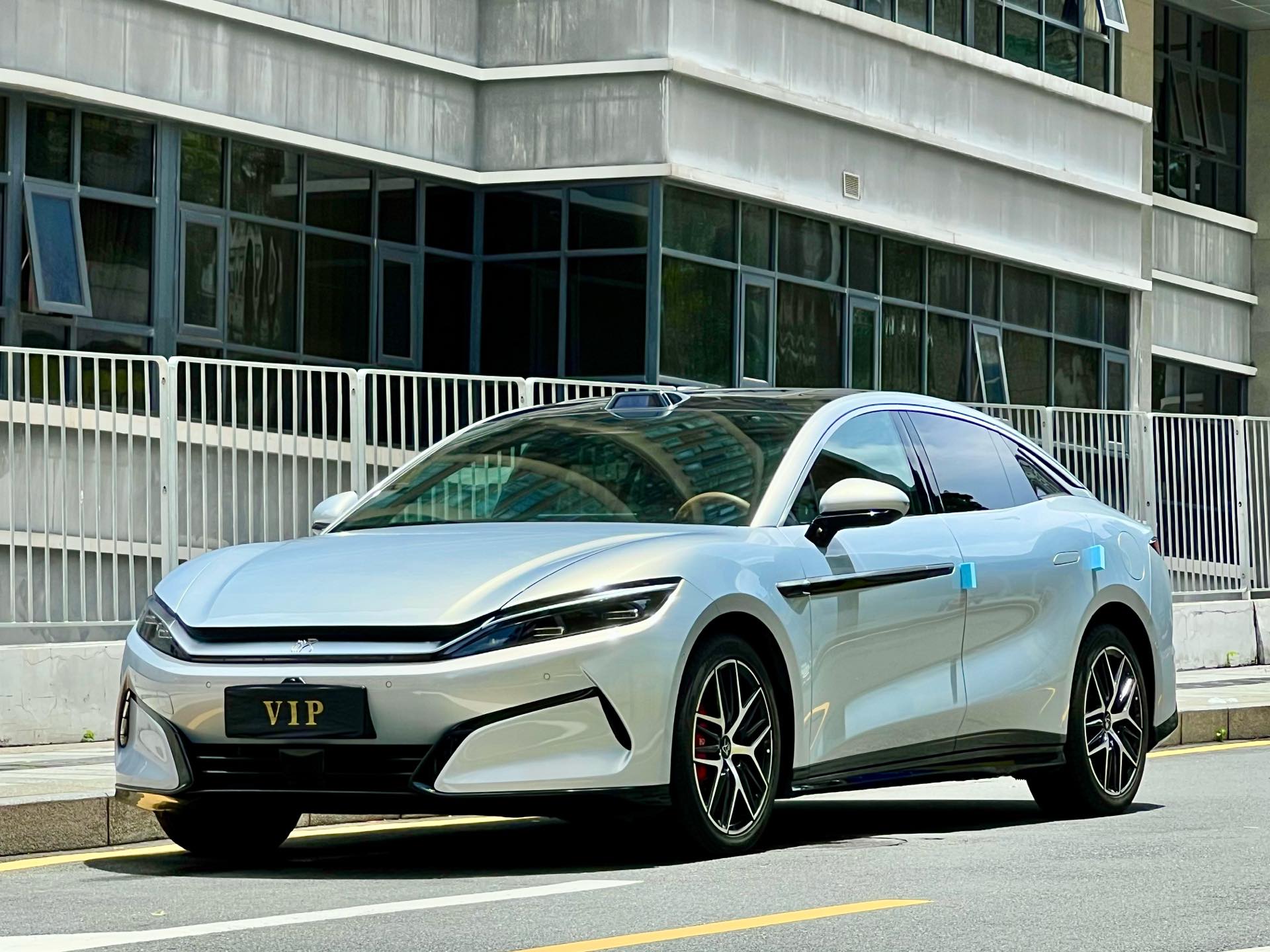 BYD HanL 2025 car image 