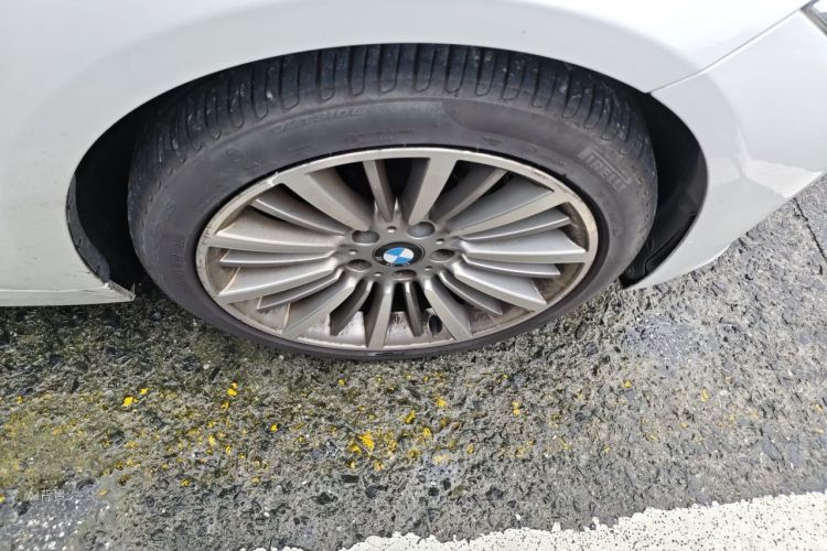 BMW 3 Series 2019 car image #9