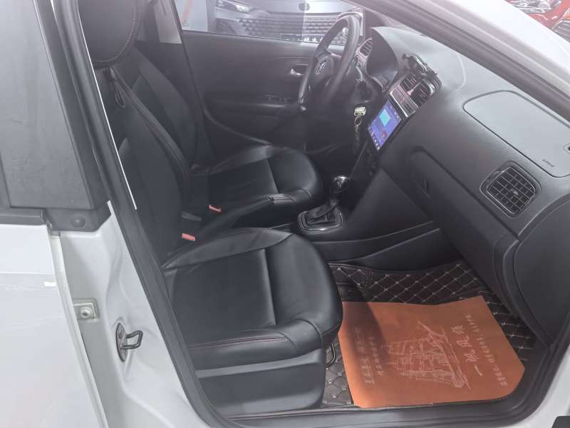 Volkswagen Polo 2016 car image #8