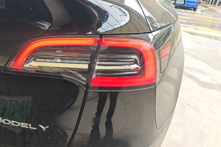 Tesla Model Y 2021 #8 Tesla Model Y 2021 car image #8