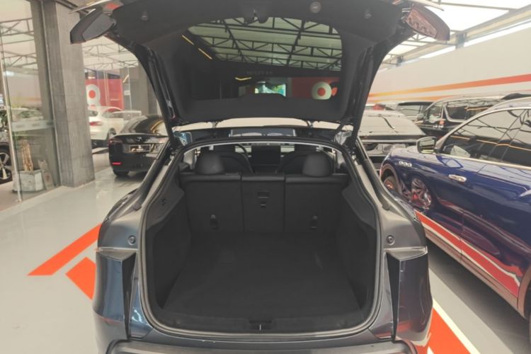 Tesla Model Y 2025 #19 Tesla Model Y 2025 car image #19