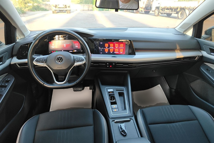 Volkswagen Golf 2021 car image #10
