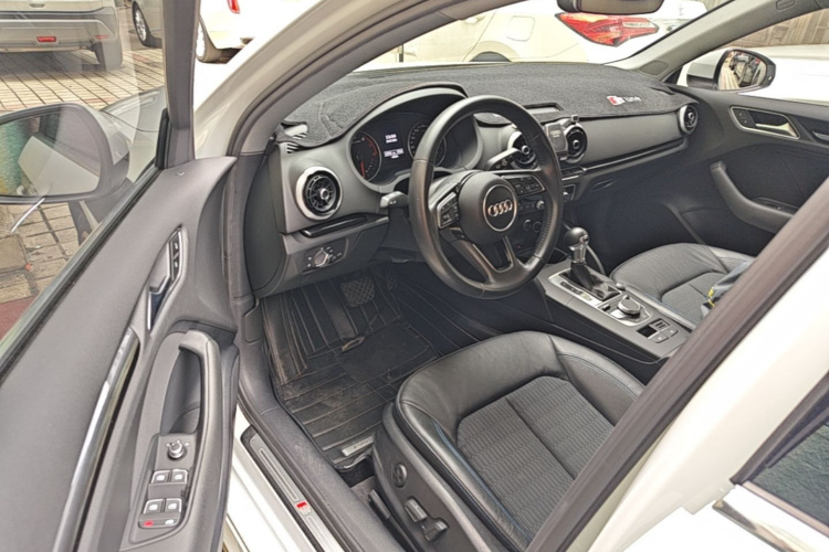 Audi A3 2018 immagine di auto #12
