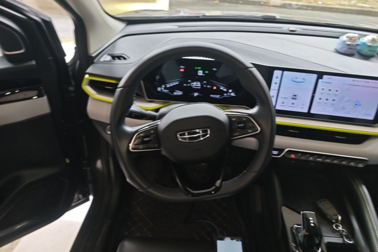 GEELY Coolray 2023 car image #11