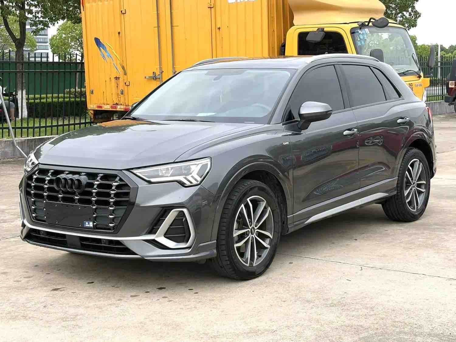 Audi Q3 2022 car image 