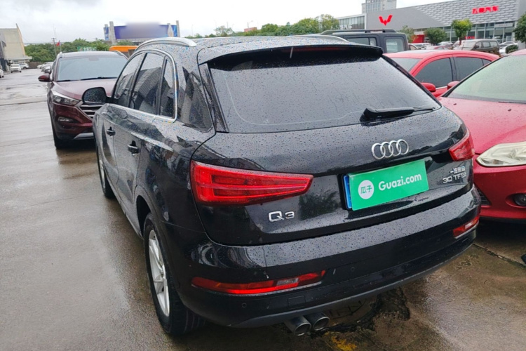 Audi Q3 2017 car image #5