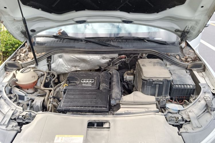 Audi Q3 2018 car image #22