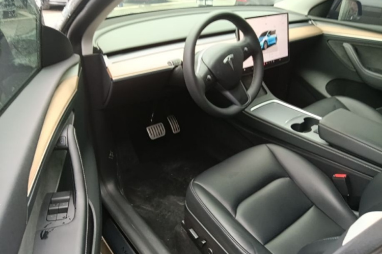 Tesla Model Y 2023 #16 Tesla Model Y 2023 car image #16