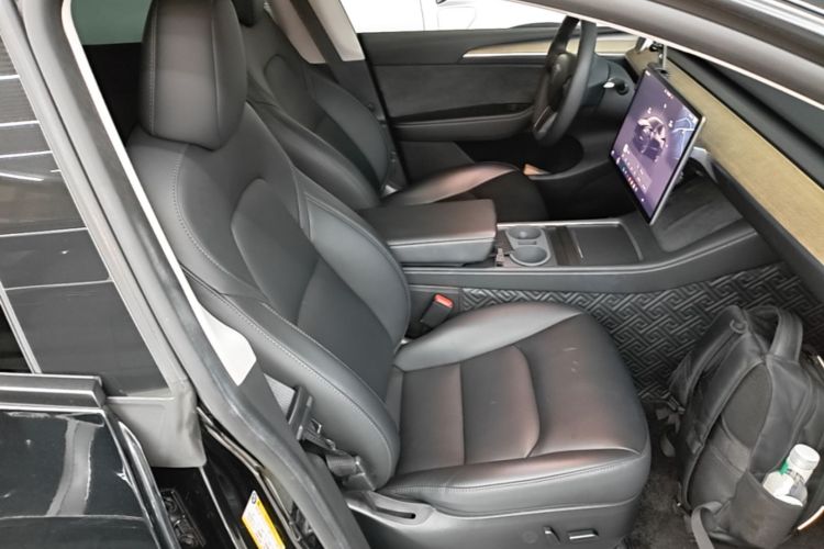 Tesla Model Y 2023 car image #24