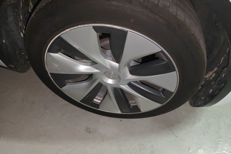 Tesla Model Y 2022 car image #9