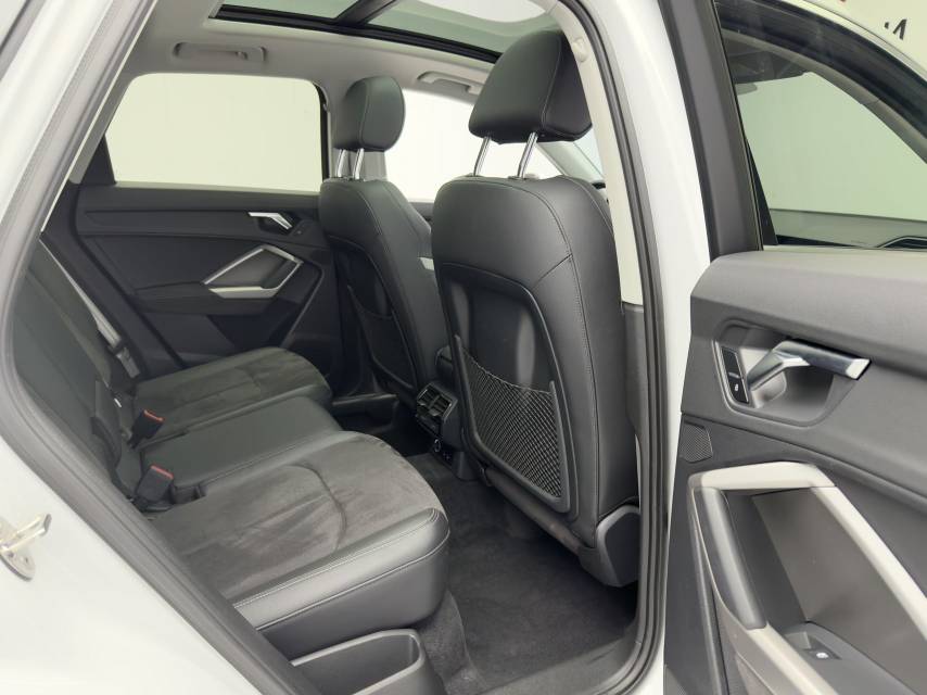 Audi Q3 2022 car image #9