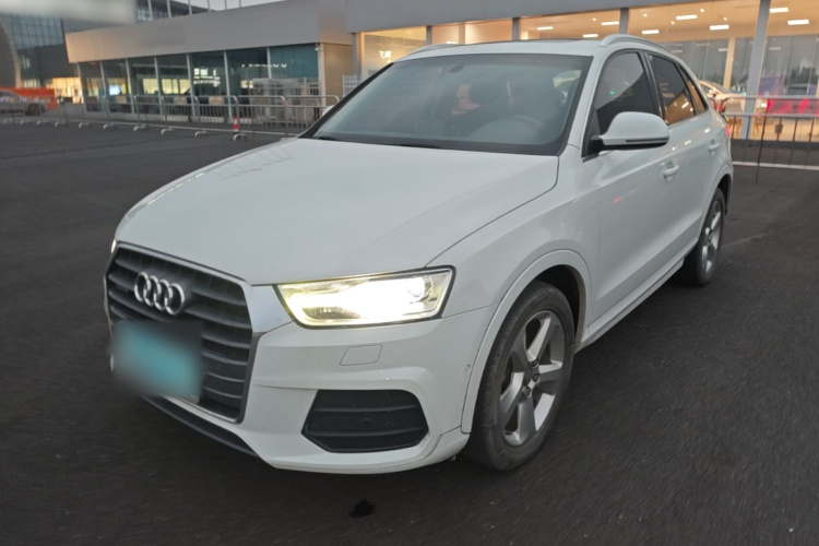 Audi Q3 2016 car image #2