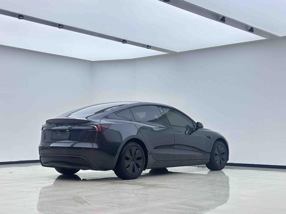 Tesla Model 3 2025 car image #5