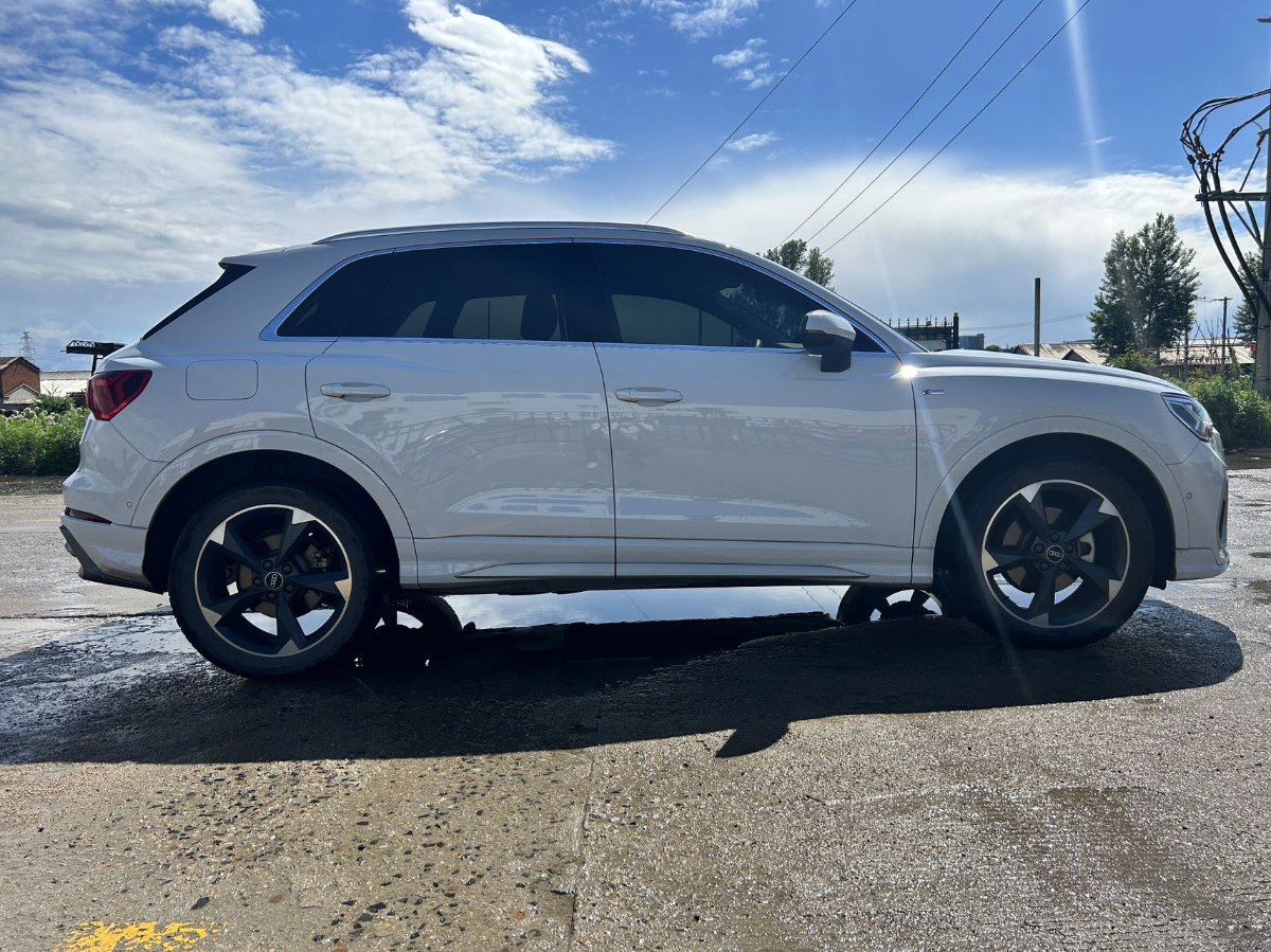 Audi Q3 2022 car image #7