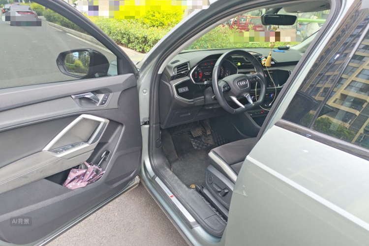 Audi Q3 2022 car image #18