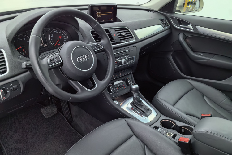 Audi Q3 2017 car image #14