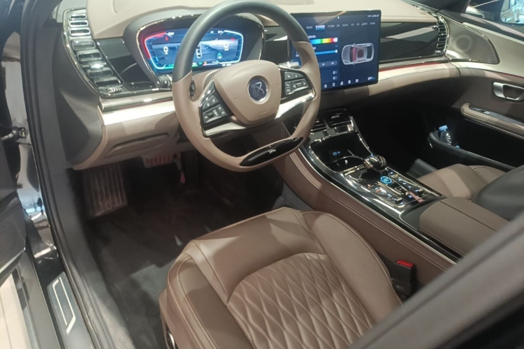 BYD Han 2023 car image #11