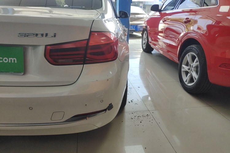 BMW 3 Series 2018 car image #8