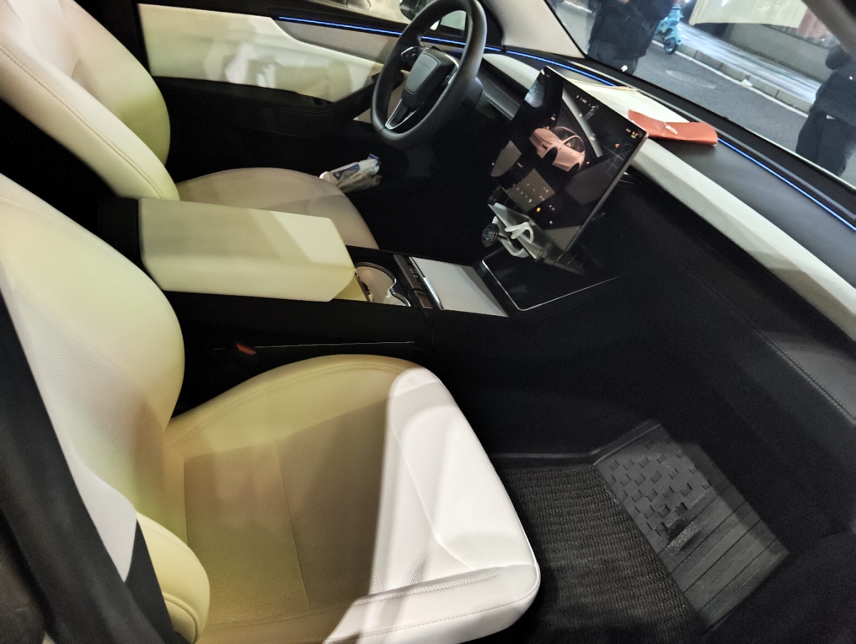 Tesla Model Y 2025 #8 Tesla Model Y 2025 immagine di auto #8