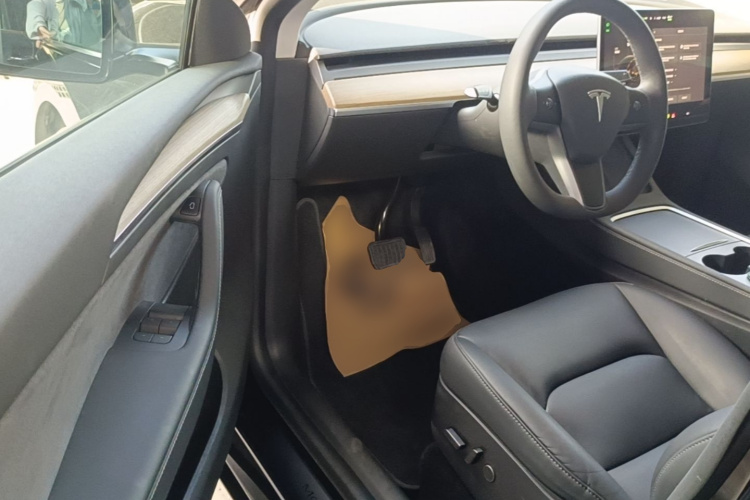Tesla Model Y 2023 #16 Tesla Model Y 2023 car image #16