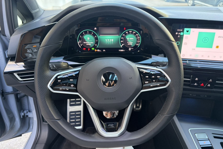 Volkswagen Golf 2024 car image #11