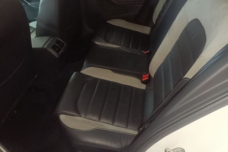 Volkswagen Golf 2018 car image #17