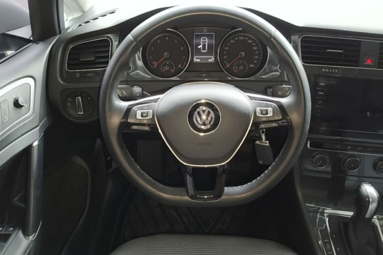 Volkswagen Golf 2020 car image #21