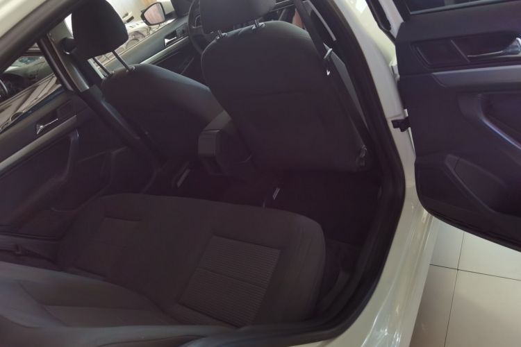 Volkswagen Lavida 2017 car image #11