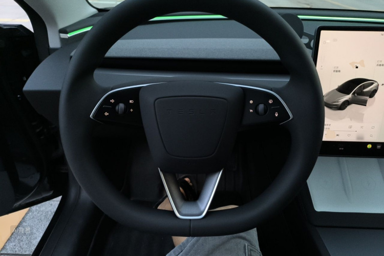 Tesla Model 3 2024 car image #12