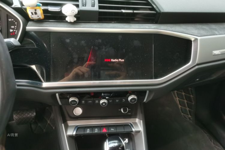 Audi Q3 2020 car image #15