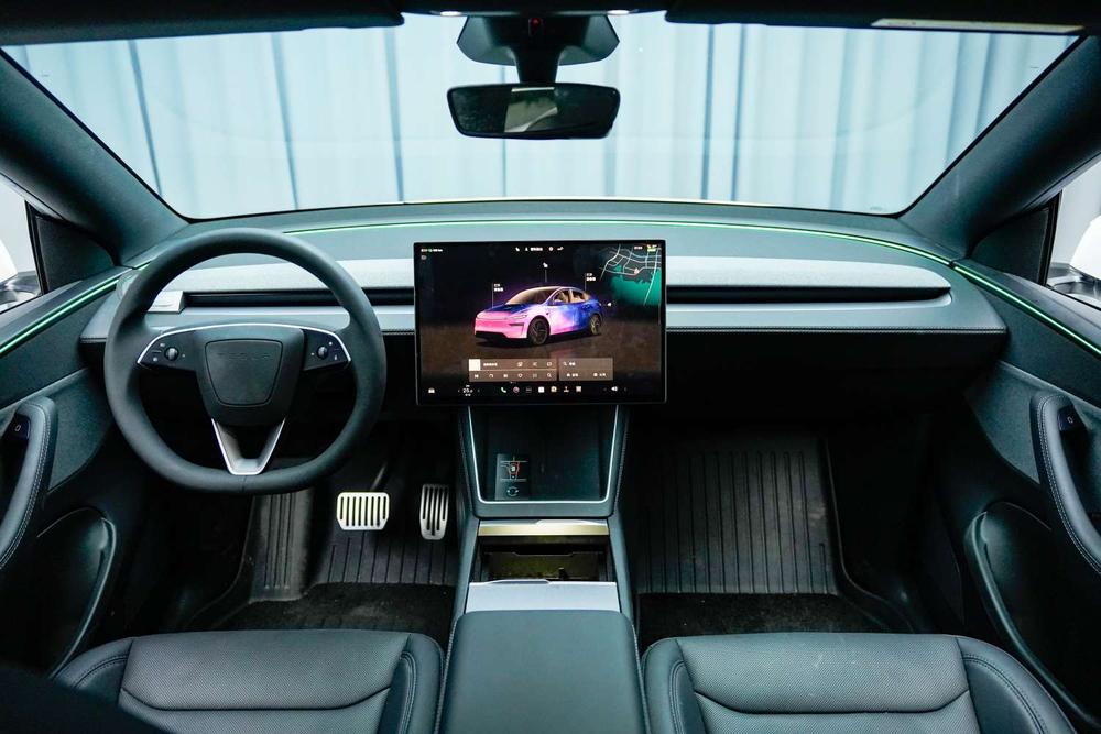 Tesla Model Y 2026 #8 Tesla Model Y 2026 car image #8