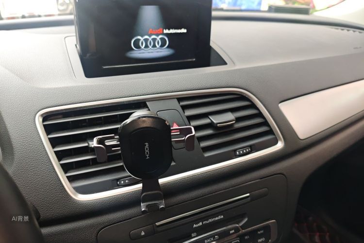 Audi Q3 2018 car image #15