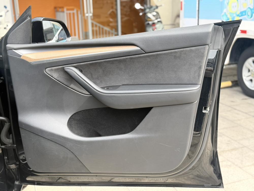 Tesla Model Y 2021 #15 Tesla Model Y 2021 car image #15
