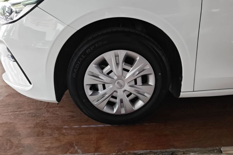 GEELY Emgrand 2026 car image #9