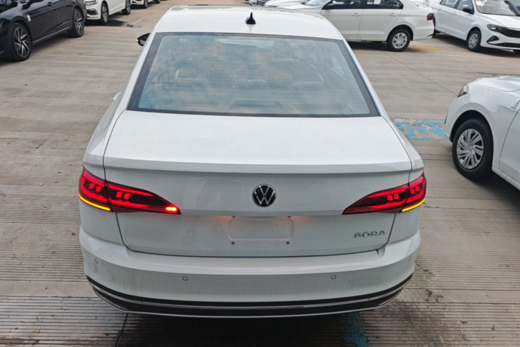 Volkswagen Bora 2026 car image #6