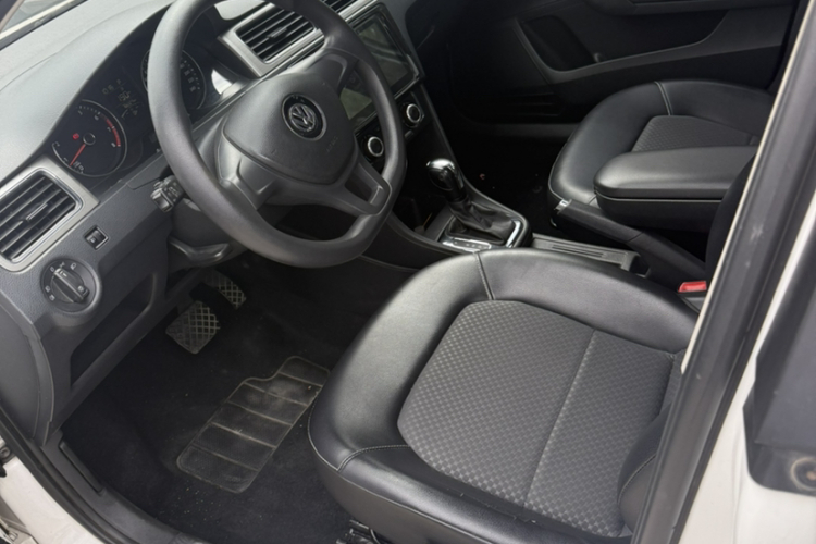 Volkswagen Santana 2016 car image #10