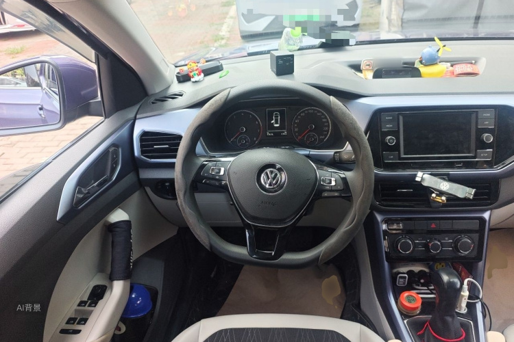 Volkswagen T-Cross 2019 #12 Volkswagen T-Cross 2019 car image #12
